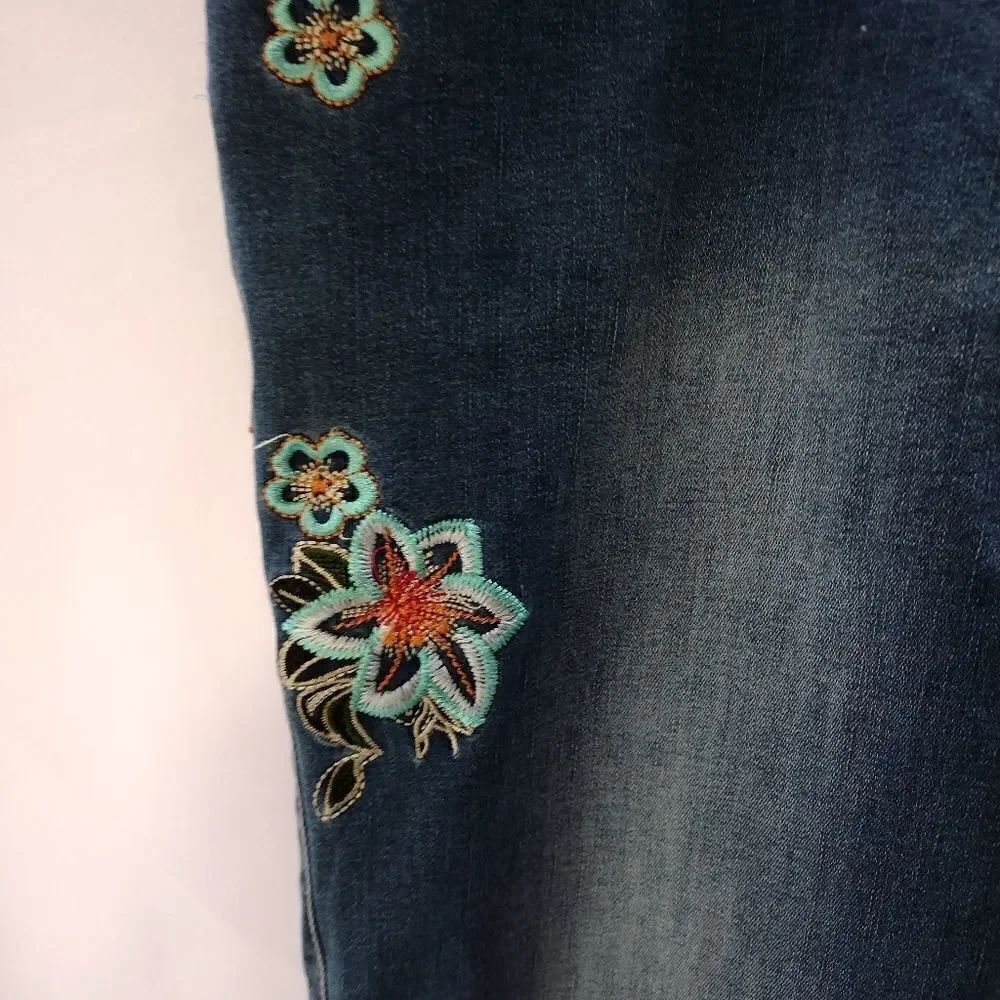 Stretch denim capris - Picture 3 of 10